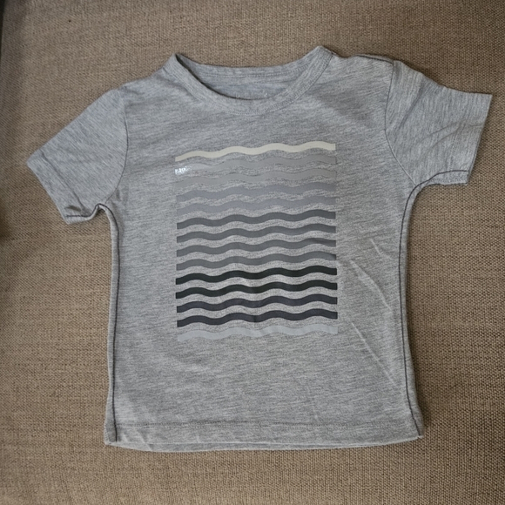 Boys Kidpik size 4 XXS Gray Graphic Short Sleeve Tee Beach Waves Design
